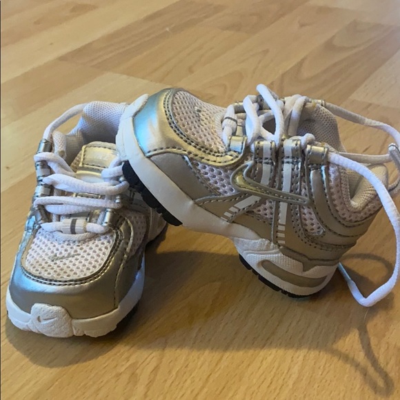 4T Nike toddlers shoes - Picture 1 of 4